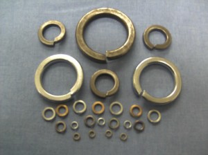 Single coil square section washers